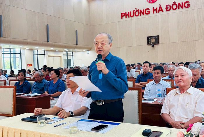 Chủ tịch Hội NCT xã Chuyên Mỹ Trịnh Tiến Thìn phát biểu. Ảnh: Bảo Lâm