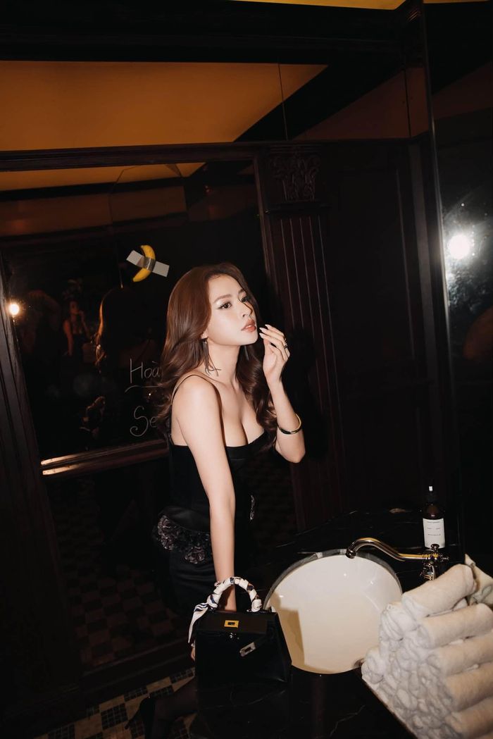 Gương mặt sắc nét, tỷ lệ hình thể cân đối cùng phong cách thời trang biến hóa giúp Chi Pu ngày càng khẳng định vị thế trong showbiz Việt và được đông đảo khán giả yêu mến.