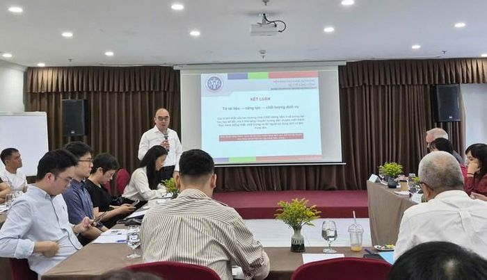 GS.TS Lê Minh Giang, Viện trưởng Viện Đào tạo Y học dự phòng và Y tế công cộng (Trường Đại học Y Hà Nội) phát biểu kết luận hội nghị và định hướng cơ chế chia sẻ tài liệu CME về HIV/AIDS.