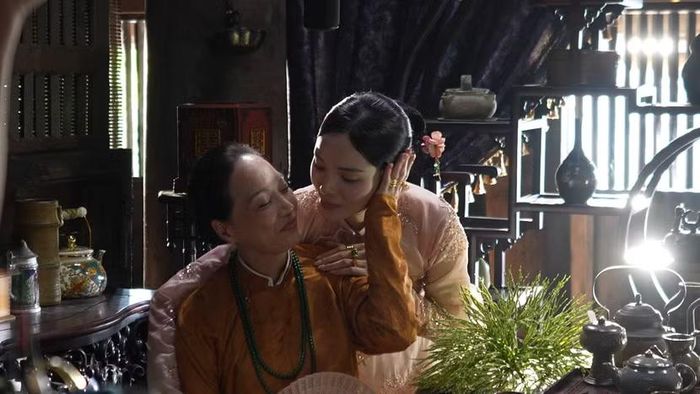 NSND Lê Khanh trong vai mẹ Thị Mầu (Kỳ Duyên) trong phim