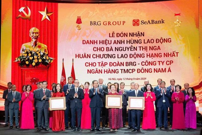 Chủ tịch Quốc hội Trần Thanh Mẫn trao tặng Huân chương Lao động hạng Nhất cho Tập đoàn BRG, Ngân hàng SeABank