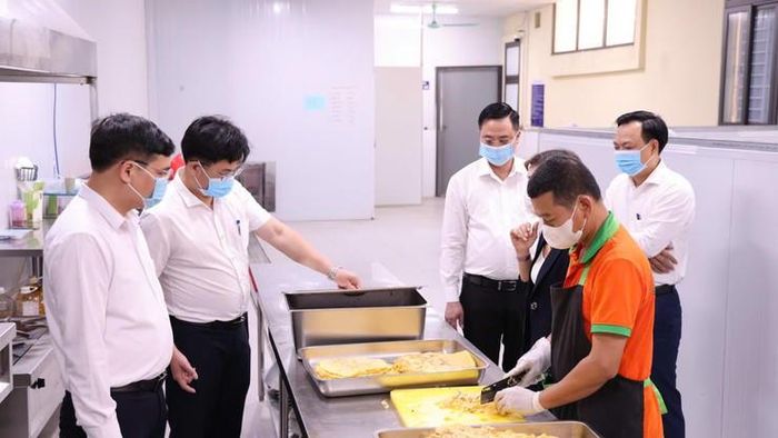Việc kiểm tra, giám sát phải được thực hiện thường xuyên, thực chất, xuyên suốt từ thực phẩm đầu vào đến khi bữa ăn được phục vụ tới học sinh.