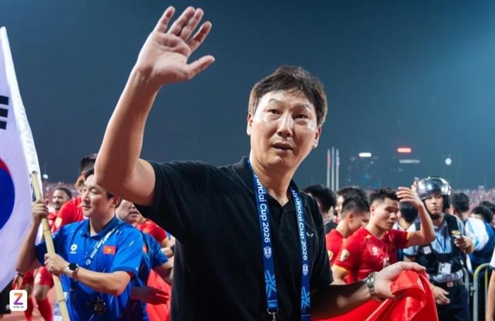 HLV Kim Sang-Sik ăn mừng chức vô địch ASEAN Hyundai Cup 2026. Ảnh : Việt Hà.