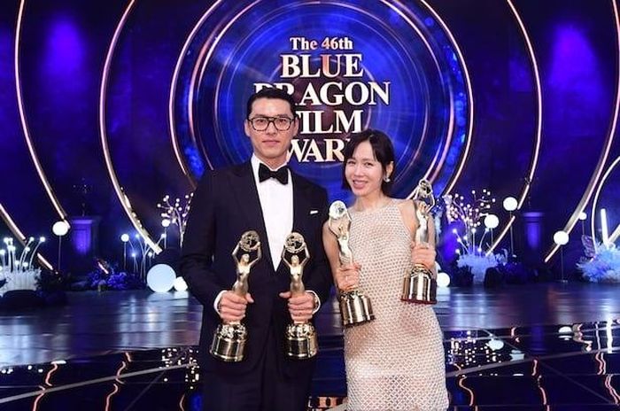  Vợ chồng Son Ye Jin tham dự lễ trao giải vào cuối năm 2025. Ảnh: Sports Chosun. 
