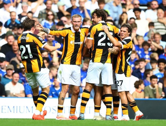 Hull City bản lĩnh giành lấy một điểm ngay trên sân Stamford Brigde. Ảnh: Reuters.