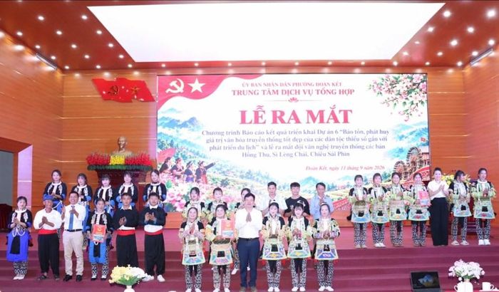Ra mắt Đội văn nghệ truyền thống các bản Hồng Thu, Sì Lèng Chải và Chiêu Sải Phìn