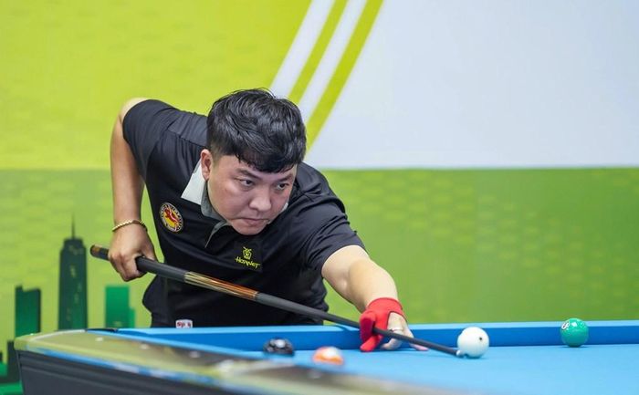 Minh Tài lội ngược dòng trong trận chung kết pool nam
