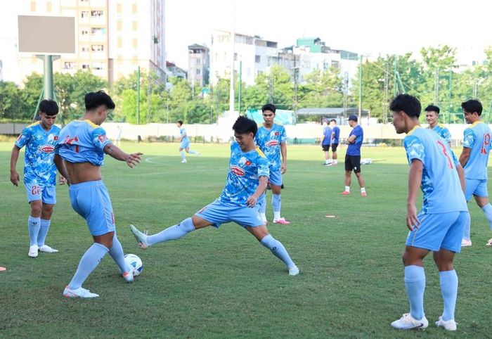 Các tuyển thủ có buổi tập cuối trước khi lên đường sang Nhật Bản