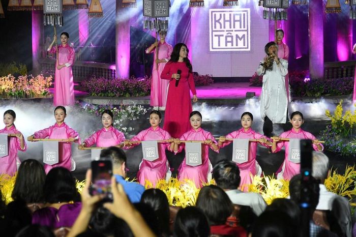 Chương trình được xây dựng xoay quanh năm giá trị: “Khai tâm” – mở lòng nhân ái; “Khai trí” – mở mang tri thức; “Khai chí” – xây dựng lý tưởng; “Khai nghiệp” – cống hiến bằng nghề nghiệp; “Khai sáng” – lan tỏa giá trị cho cộng đồng