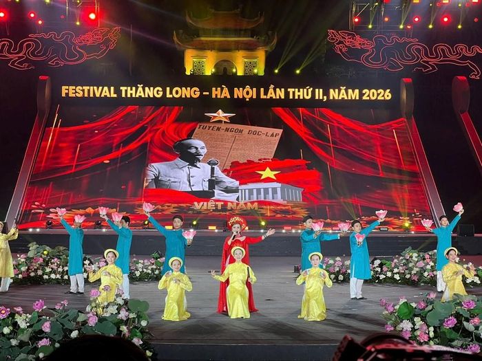 Với chủ đề “Thăng Long – Hà Nội, Nhịp cầu di sản”, chương trình được xây dựng theo hướng kết nối các giá trị văn hóa truyền thống của Hà Nội, các vùng miền Việt Nam với nghệ thuật của bạn bè quốc tế