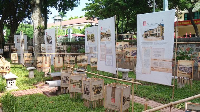Những hình ảnh và tư liệu về 36 phố phường Hà Nội trưng bày tại chương trình "Nét kinh kỳ"