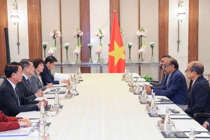 Thủ tướng hoan nghênh GMR tăng cường kết nối, tìm hiểu cơ hội hợp tác với các đối tác Việt Nam - Ảnh: chinhphu.vn/Nhật Bắc 