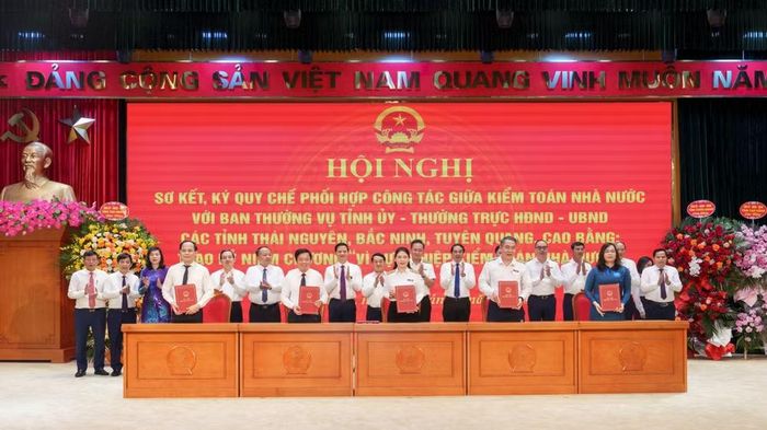Ký Quy chế phối hợp công tác giữa Kiểm toán nhà nước với các địa phương.