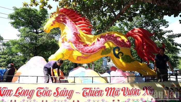 Mô hình “Kim Long tỏa sáng-Thiên Mã vươn xa” của tổ dân phố 3, phường Minh Xuân đã sẵn sàng tham gia Lễ hội Thành Tuyên năm 2026. (Ảnh: Đức Thắng)