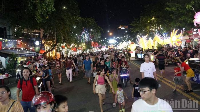 Lễ hội Thành Tuyên là dịp để tỉnh Tuyên Quang thu hút khách du lịch trong và ngoài nước, góp phần quảng bá hình ảnh vùng đất giàu truyền thống văn hóa, lịch sử. (Ảnh: Đức Thắng)