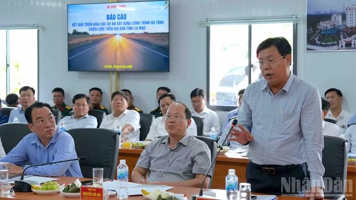Đồng chí Nguyễn Tiến Hải, Ủy viên Trung ương Đảng, Bộ trưởng Nội vụ nêu lên các hệ lụy về an sinh xã hội một khi mỏ đá khai thác quá mức, đồng thời đề xuất phương án khả thi hơn nếu không tăng nhiều chi phí. (Ảnh: HỮU TÙNG)