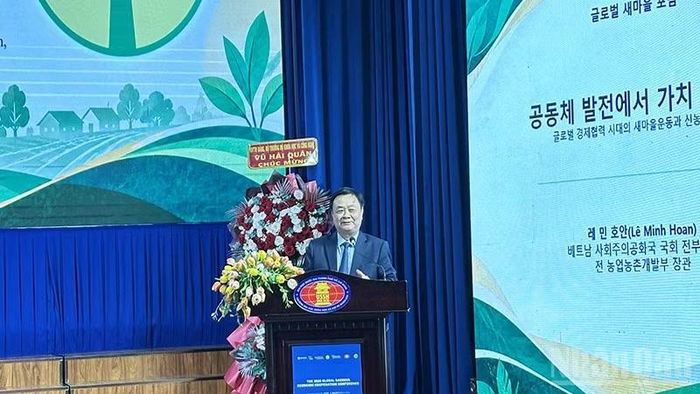 Đồng chí Lê Minh Hoan, nguyên Ủy viên Trung ương Đảng, nguyên Phó Chủ tịch Quốc hội, nguyên Bộ trưởng Nông nghiệp và Phát triển nông thôn, phát biểu tại diễn đàn. (Ảnh: HOÀNG LIÊM)