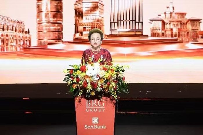 Anh hùng Lao động Nguyễn Thị Nga - Chủ tịch Tập đoàn BRG phát biểu đáp từ tại buổi lễ.