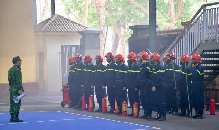 Ban chỉ huy Bộ đội Biên phòng tỉnh Nghệ An tổ chức luyện tập, nâng cao khả năng xử trí các tình huống thiên tai, sự cố. Ảnh: LÊ THẠCH 