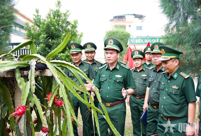 Đoàn công tác Bộ tư lệnh Bộ đội Biên phòng kiểm tra công tác xây dựng chính quy, tăng gia sản xuất tại Hải đội 2 Biên phòng, Ban chỉ huy Bộ đội Biên phòng TP Quảng Ninh.