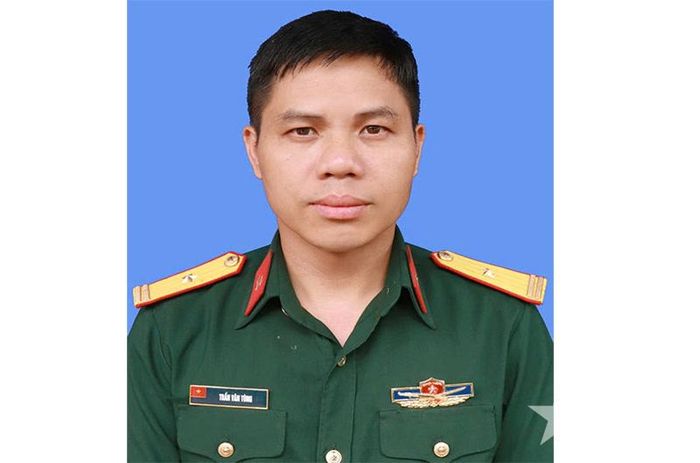 Thiếu tá Trần Văn Tùng.