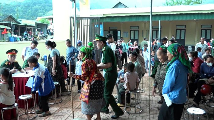  Đông đảo người dân được khám, chăm sóc sức khỏe và cấp thuốc miễn phí 