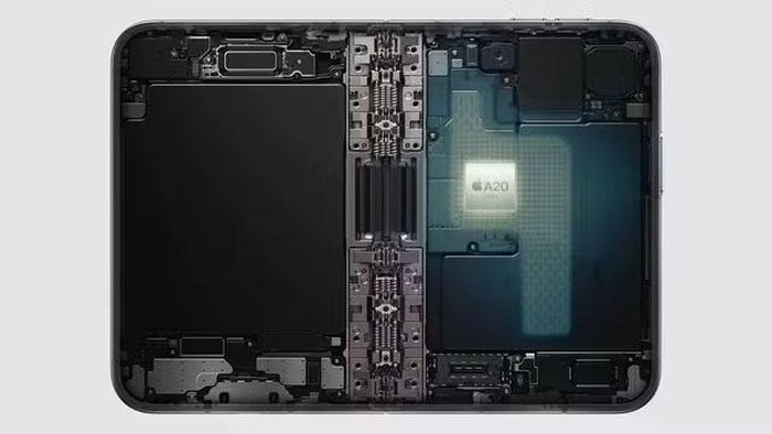 iPhone đầu tiên xài chip 2nm. Chip A20 Pro sản xuất trên tiến trình 2 nm được nối thẳng vào một buồng hơi thiết kế riêng, kiểu đóng gói Apple lấy cảm hứng từ chip M trên máy Mac. Theo số liệu Apple công bố, hiệu năng duy trì lâu dài cao hơn iPhone 17 Pro 35%, con số có ý nghĩa với người chơi game hoặc dựng video liên tục.