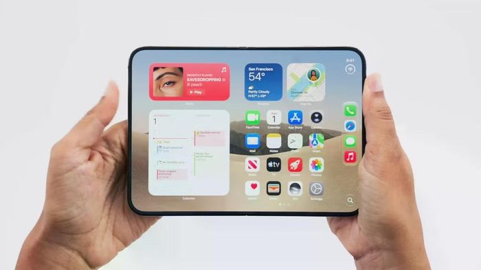 Touch ID nằm trong nút nguồn, Face ID biến mất. Để giữ độ mỏng, Apple bỏ hẳn cụm Face ID. Cảm biến vân tay chuyển vào nút nguồn ở cạnh máy, cách làm quen thuộc trên iPad nhưng chưa từng có trên iPhone. Người dùng cũng mở khóa được bằng Apple Watch.