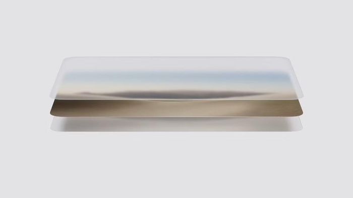 Lớp Nanotech đầu tiên trên iphone: Công nghệ chống chói này trước đây Apple chỉ dùng cho Studio Display, Pro Display XDR và iPad Pro. Trên iPhone Duo, lớp phủ mờ có thêm nhiệm vụ thứ hai là làm nếp gấp giữa màn hình khó nhận ra. Tấm nền trong ghép từ 10 lớp siêu mỏng.