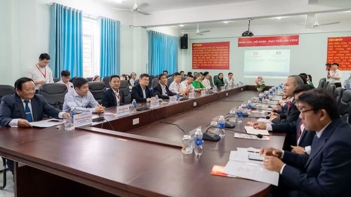 Các đại biểu trao đổi các nội dung tại Lễ ký kết.