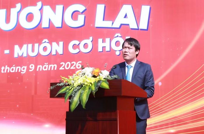 TS Đoàn Văn Minh - Hiệu trưởng nhà trường phát biểu tại buổi lễ.