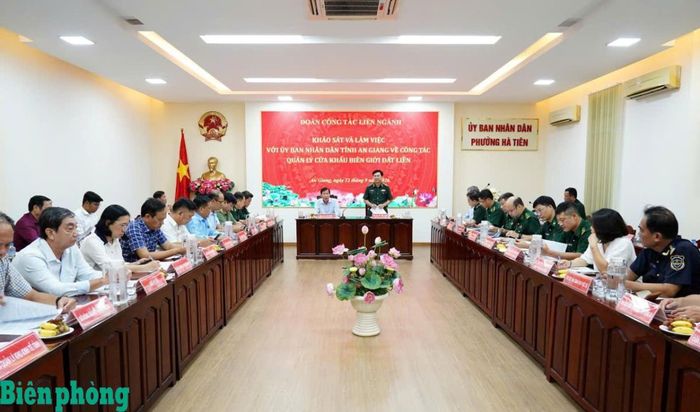 Đoàn công tác làm việc với Ủy ban nhân dân tỉnh An Giang. Ảnh: Kim Oanh