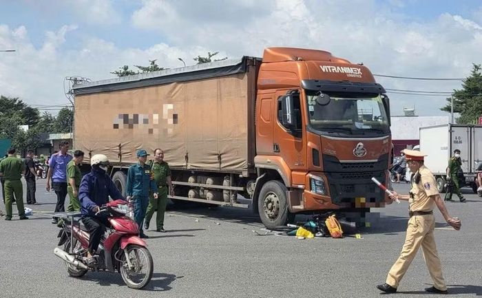 Một vụ tai nạn giữa xe tải và xe máy. Ảnh: Cục CSGT