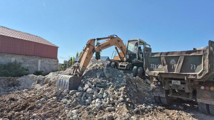 Hiện trường phát hiện xà bần đổ trái phép. (Ảnh: Công an cung cấp)