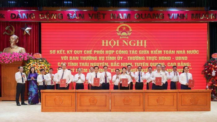Đại diện Lãnh đạo KTNN ký Quy chế phối hợp công tác giữa KTNN với Ban Thường vụ Tỉnh ủy, Thường trực HĐND, UBND tỉnh Cao Bằng.