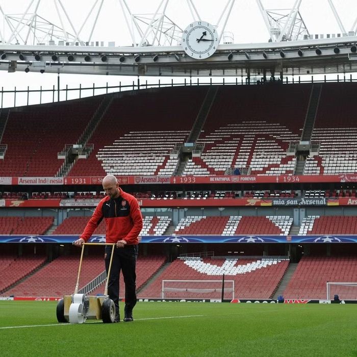 Thời gian có thể không còn nhiều với một số nhân sự ở "hậu phương" của Arsenal.