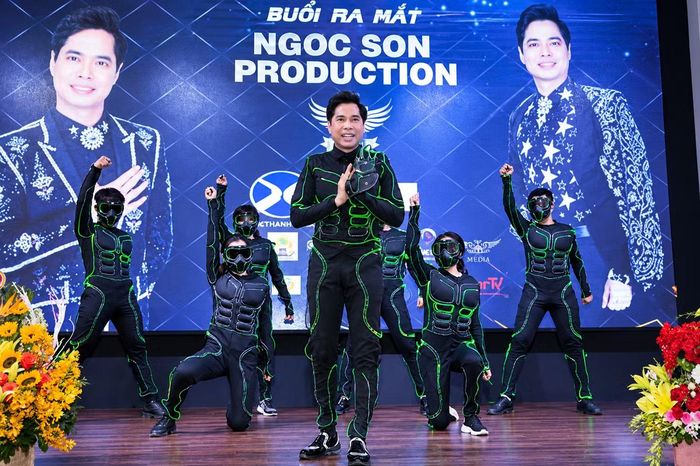 Nhật Kim Anh và Ngọc Sơn cũng nhận đủ "gạch đá" vì hát nhạc EDM.