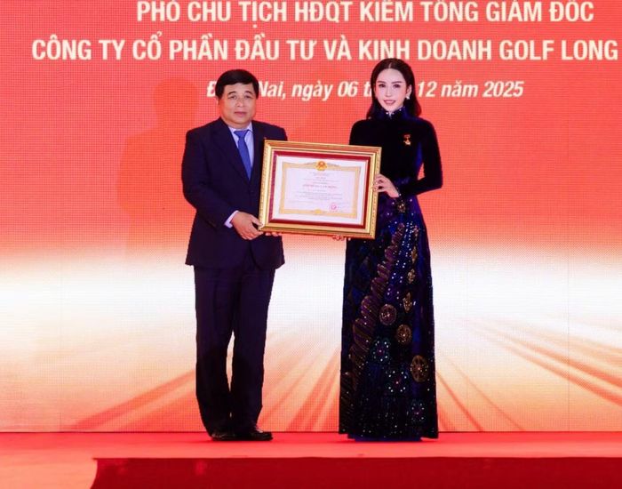 Bà Lê Nữ Thùy Dương nhận danh hiệu Anh hùng Lao động vào năm 2025. Ảnh: KN Holdings.