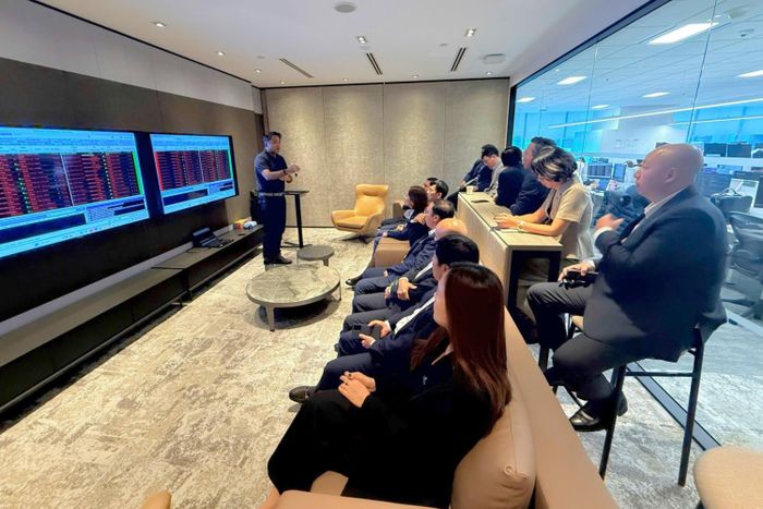 Đoàn đại biểu PETROVIETNAM trực tiếp theo dõi phiên MOC (Market on Close) tại S&P Global Energy.