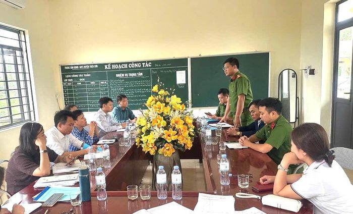 Phối hợp với gia đình, nhà trường, tổ dân phố nơi cư trú.
