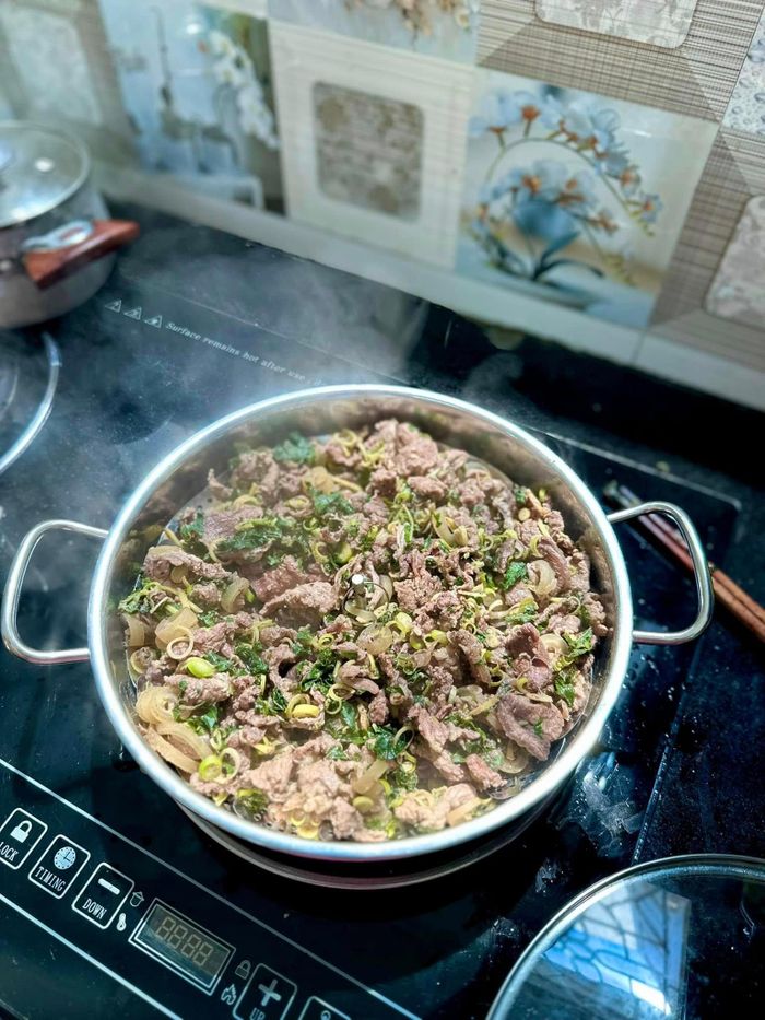 Thịt bê hấp tía tô ăn mềm mọng, dậy mùi thơm và đậm đà. Ảnh: Trần Phương Thùy