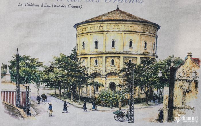 Phố Hàng Đậu dài 272m nối từ đường Trần Nhật Duật đến vườn hoa Vạn Xuân, là một trong những tuyến phố đặc trưng thuộc 36 phố phường Hà Nội. Nơi đây nổi bật với bề dày lịch sử ngàn năm văn hiến và là cửa ngõ giao thương sầm uất phía Bắc Kinh thành.