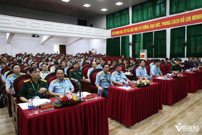 Các đại biểu tham dự hội nghị.