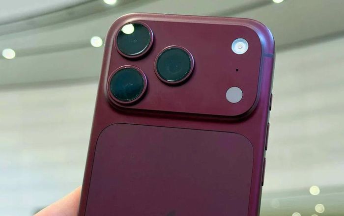 iPhone 18 Pro Max có màu Burgundy nổi bật. Ảnh: Future