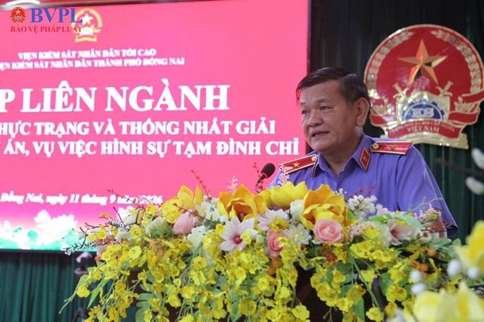  Đồng chí Ngô Hữu Nghĩa, Phó Viện trưởng VKSND TP Đồng Nai phát biểu tại Hội nghị.