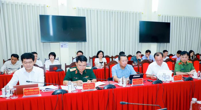 Các đồng chí trong Ban Thường vụ Tỉnh ủy dự hội nghị. Ảnh: Thành Duy