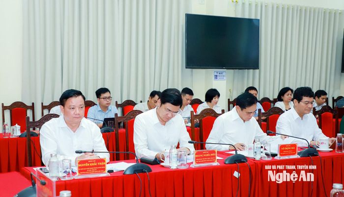 Các đồng chí trong Thường trực, Ban Thường vụ Tỉnh ủy tại hội nghị. Ảnh: Thành Duy