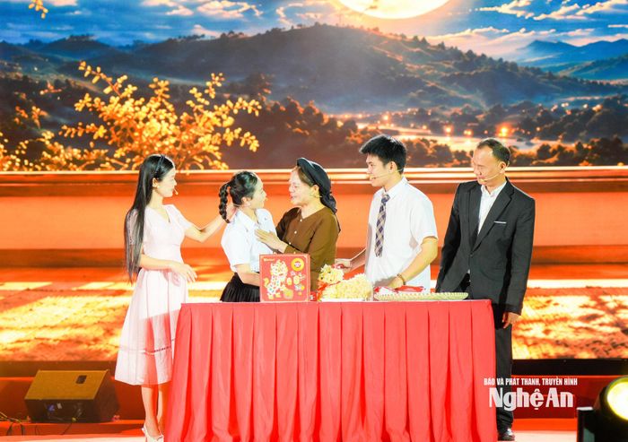 Tiết mục kịch "Vị đoàn viên mùa trăng". Ảnh: TL