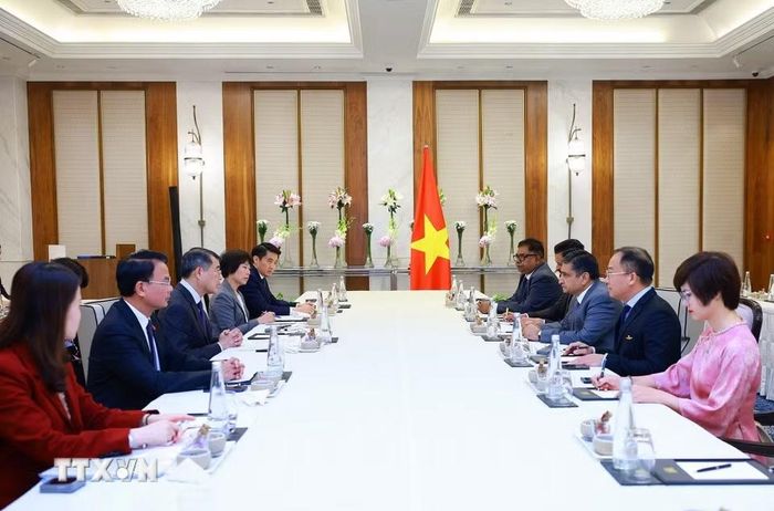Thủ tướng Lê Minh Hưng tiếp ông Sanjay Dhawan, Phó Chủ tịch Tập đoàn ACME của Ấn Độ. (Ảnh: Dương Giang/TTXVN)