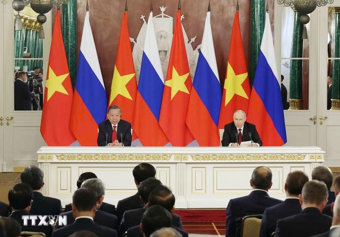 Tổng Bí thư, Chủ tịch nước Tô Lâm và Tổng thống Nga Vladimir Putin họp báo chung ngày 9/9/2026. (Ảnh: Thống Nhất/TTXVN)